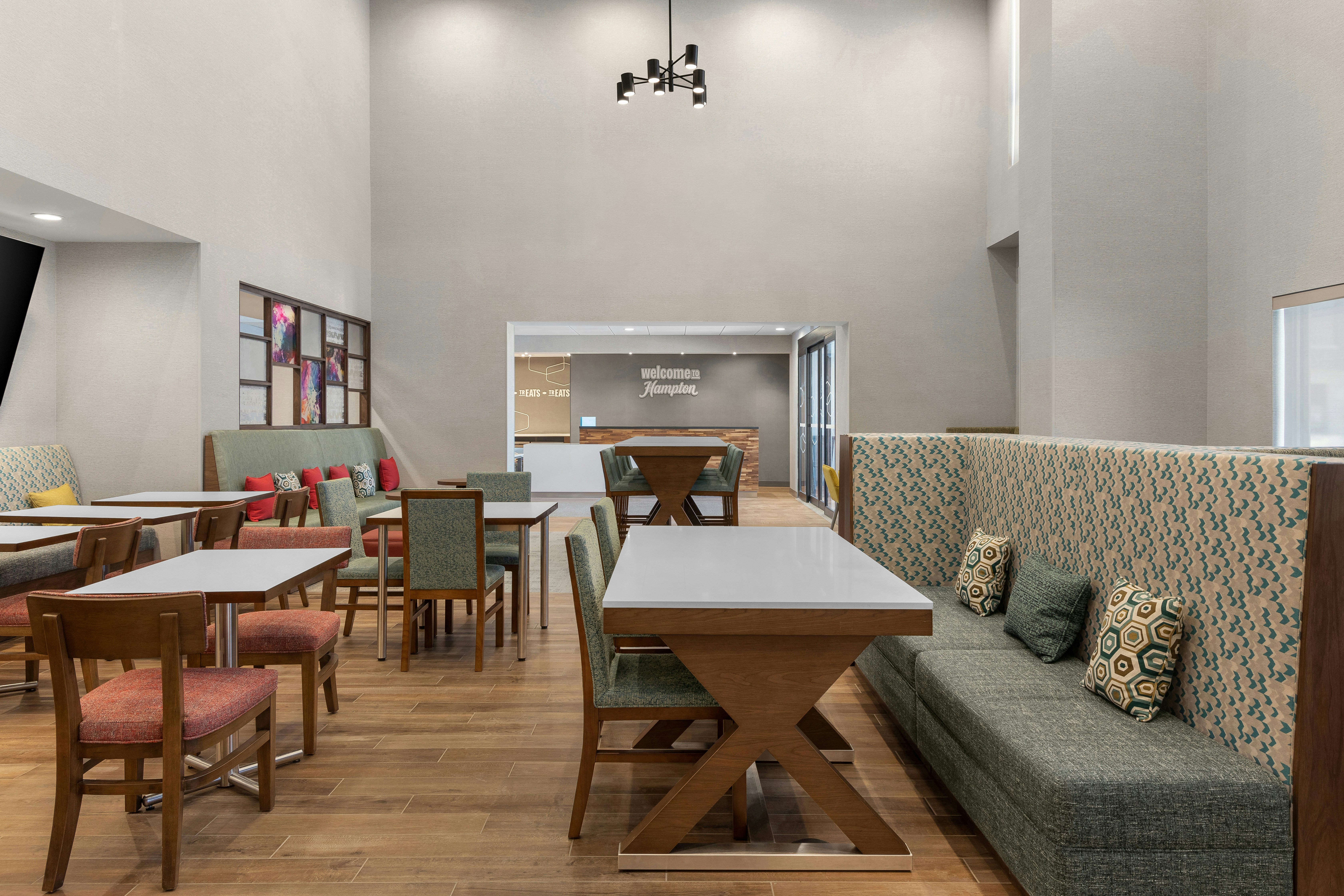 Hampton Inn & Suites by Hilton Orangeville, ON 19/28
