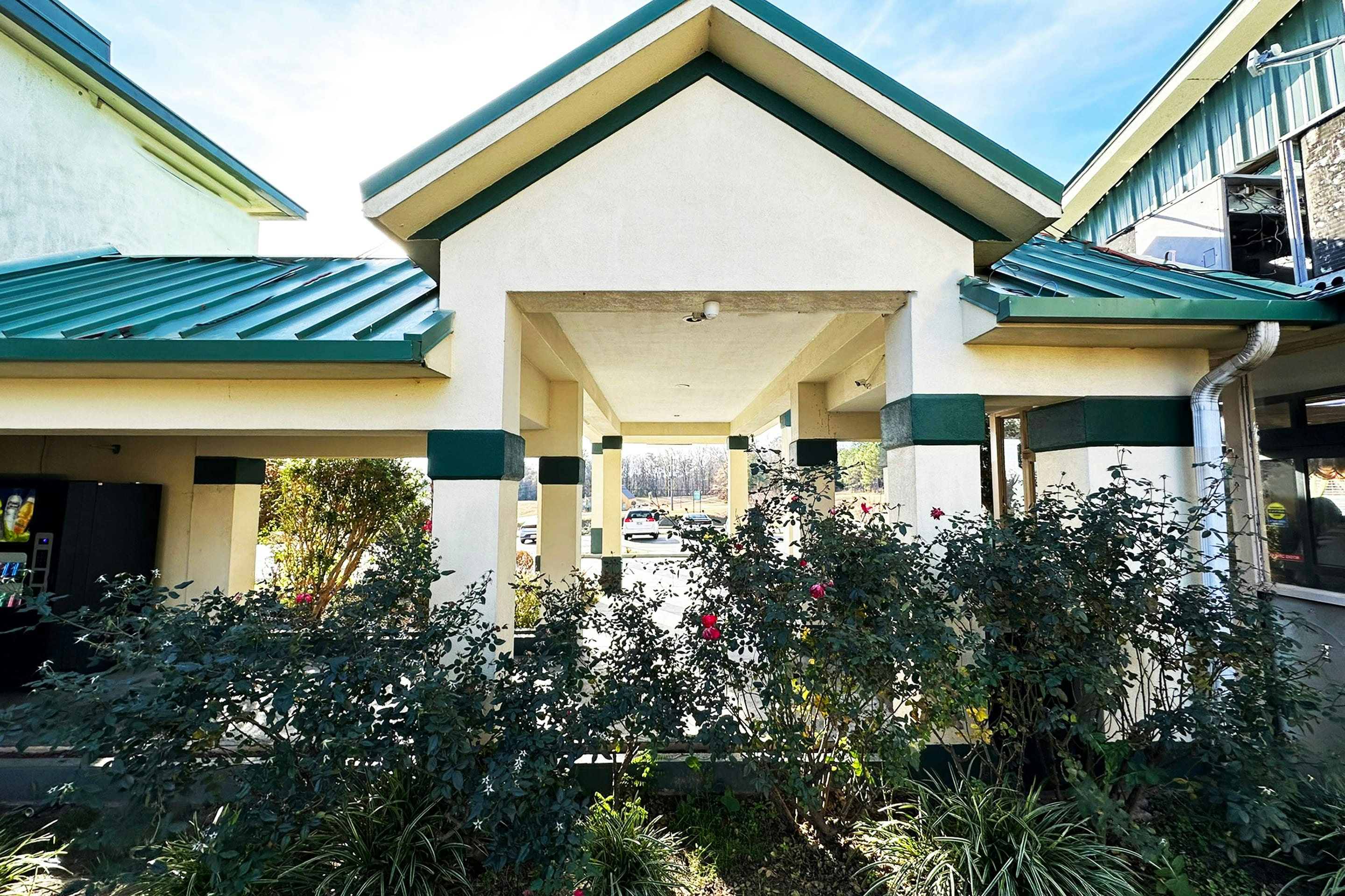 Super Inn & Suites by OYO Milledgeville 16/83