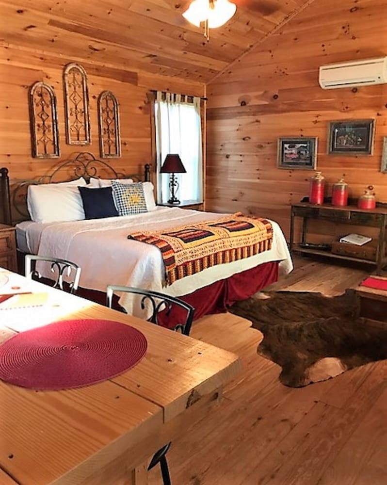 Panoramic, Cabin, King Bed, Hill View, Hot Tub، City on a Hill at Spring Creek 6/10