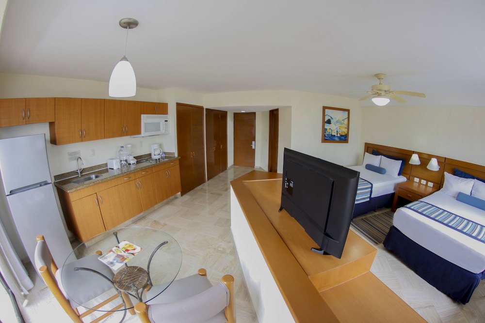 Plaza Pelicanos Grand Beach Resorts 25/65