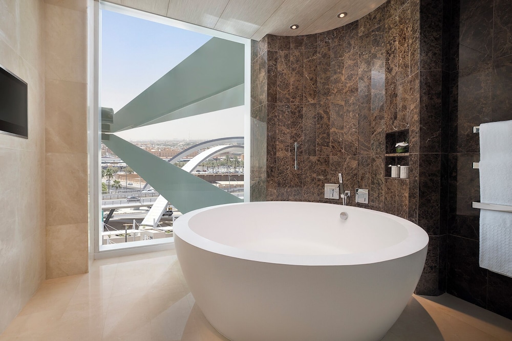 فندق ومركز مؤتمرات سوفيتيل الرياض(Sofitel Riyadh Hotel & Convention Centre) 48/49