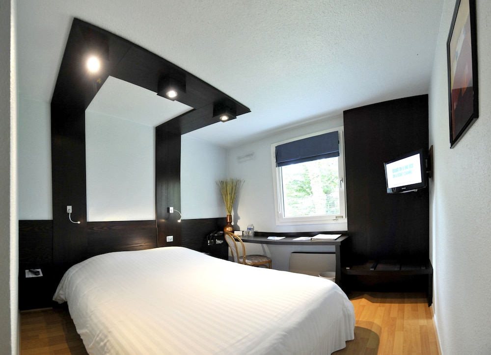 COTTAGE HOTEL 5/50