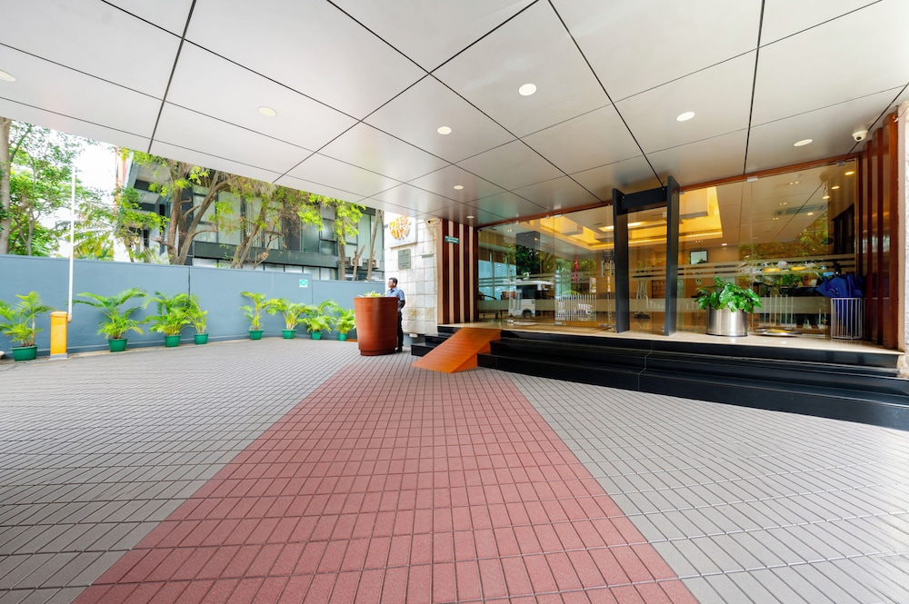 Mgm Mark Whitefield Hotel 42/48