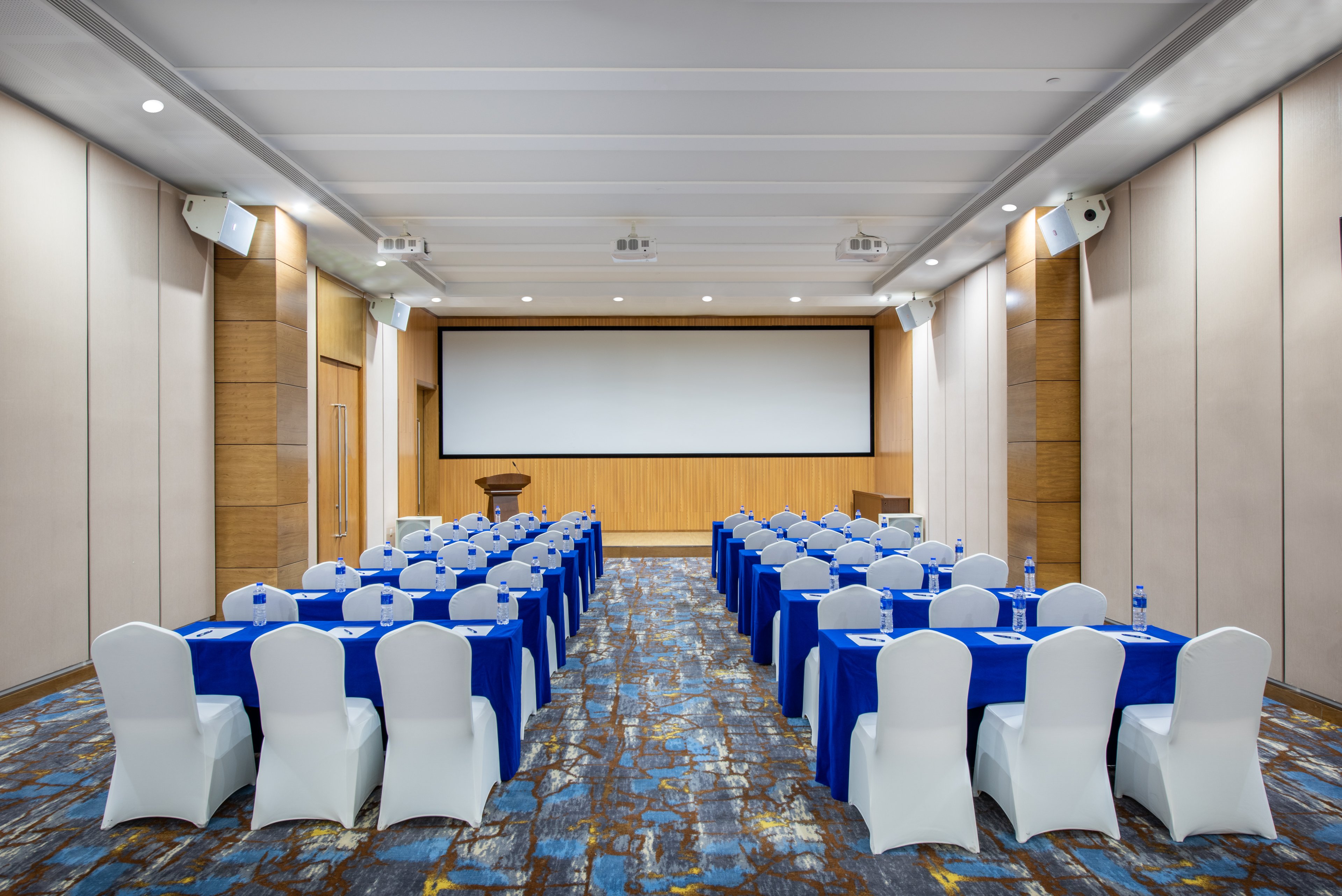 Holiday Inn Express Ordos Dongshen 19/33