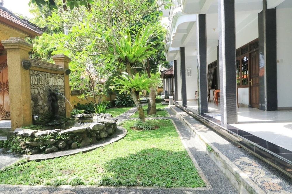 Hotel Gianyar 55/59