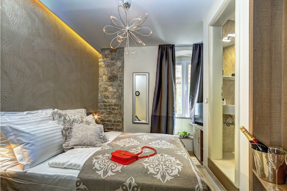 Centro Di Centri Rooms 38/77