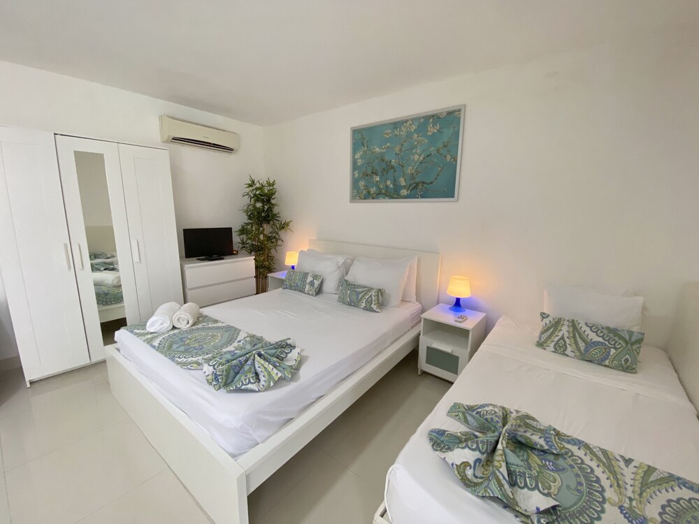 Tropicana Suites Deluxe Beach Club & Pool 21/50