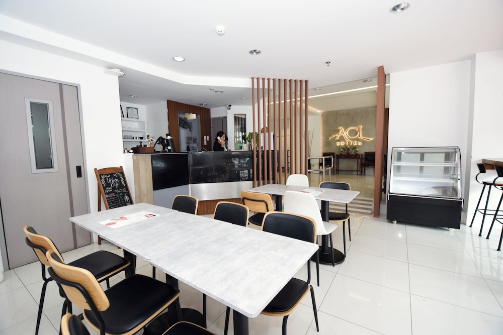 Acl Suites 39/41