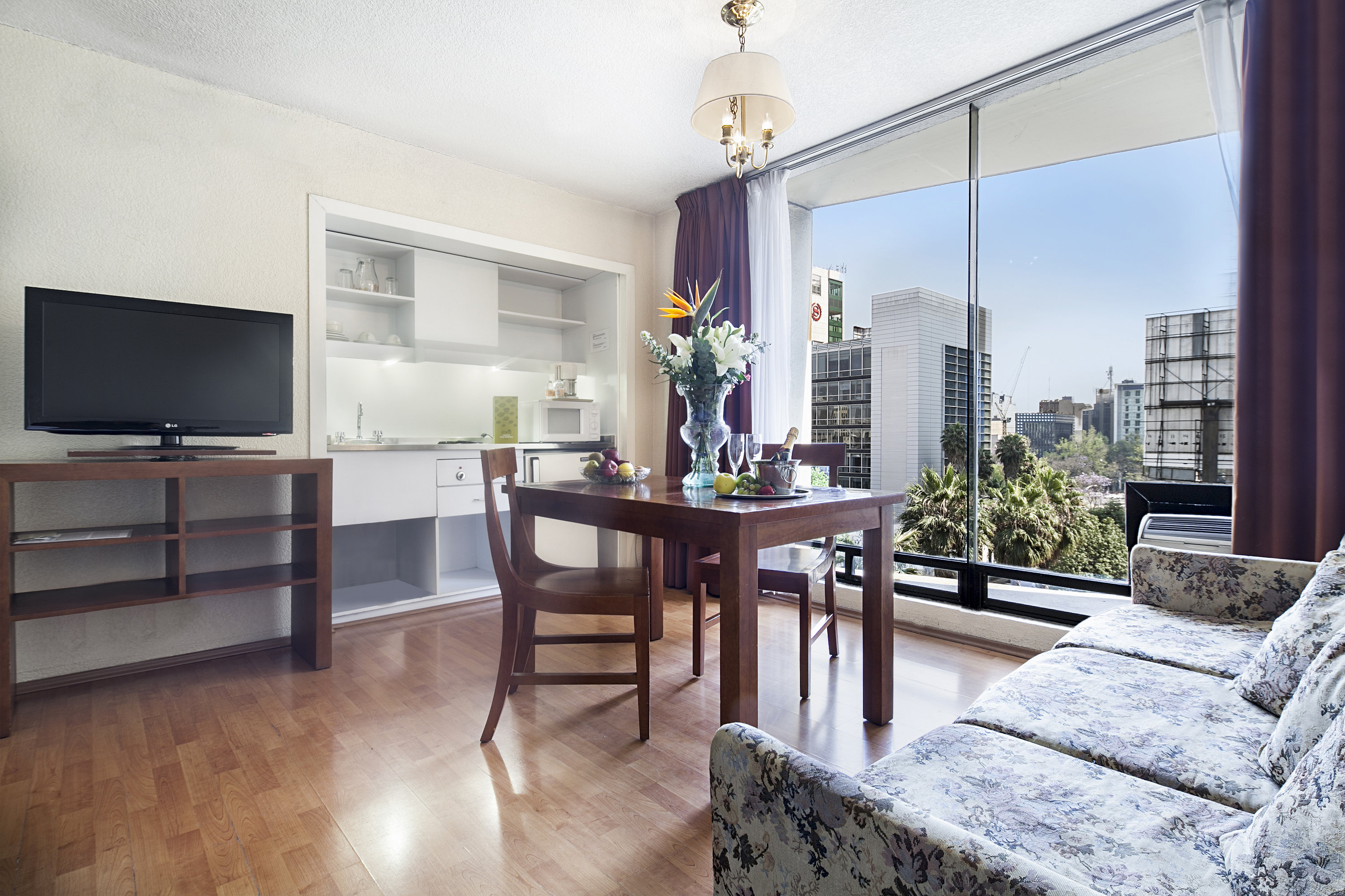 Exe Suites San Marino 20/26