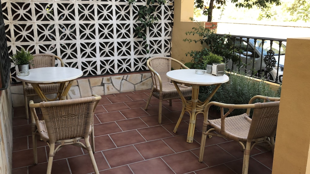Hostal Moscatel 36/50