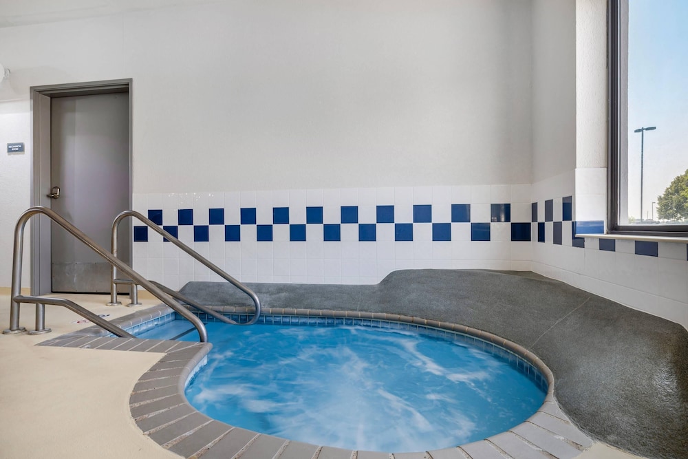 Comfort Inn & Suites Rochester South Mayo Clinic 33/54