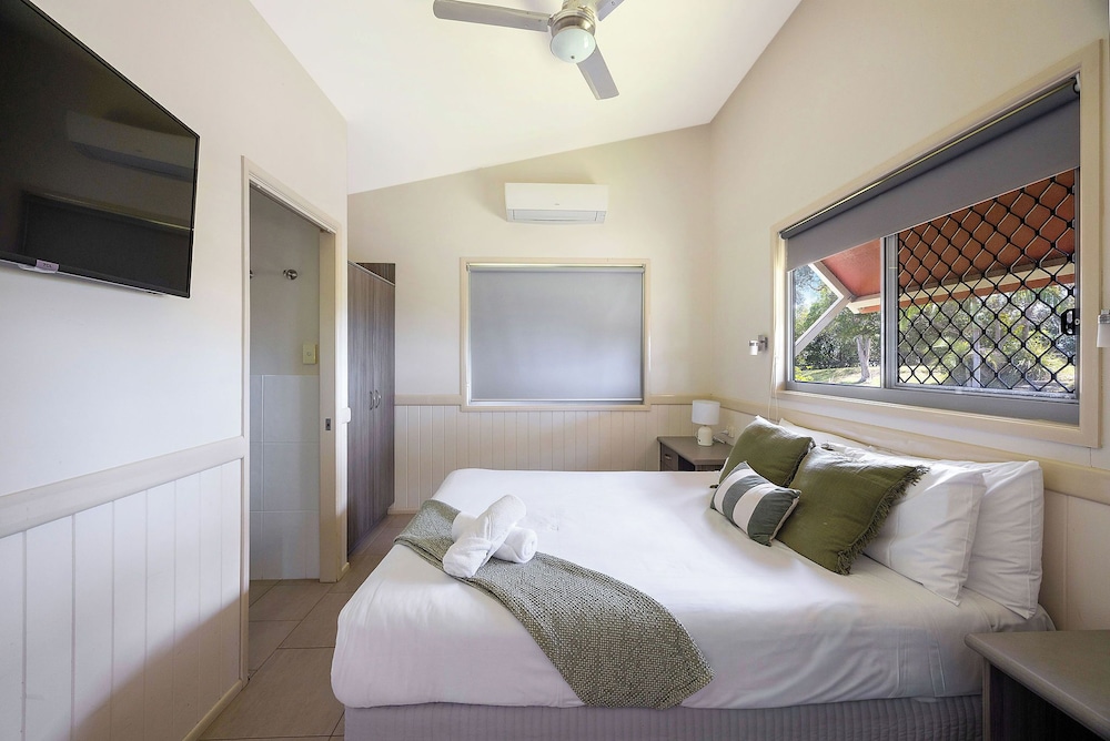 Deluxe, Cabin, 1 Queen and 1 Single Bed, Bunk Bed