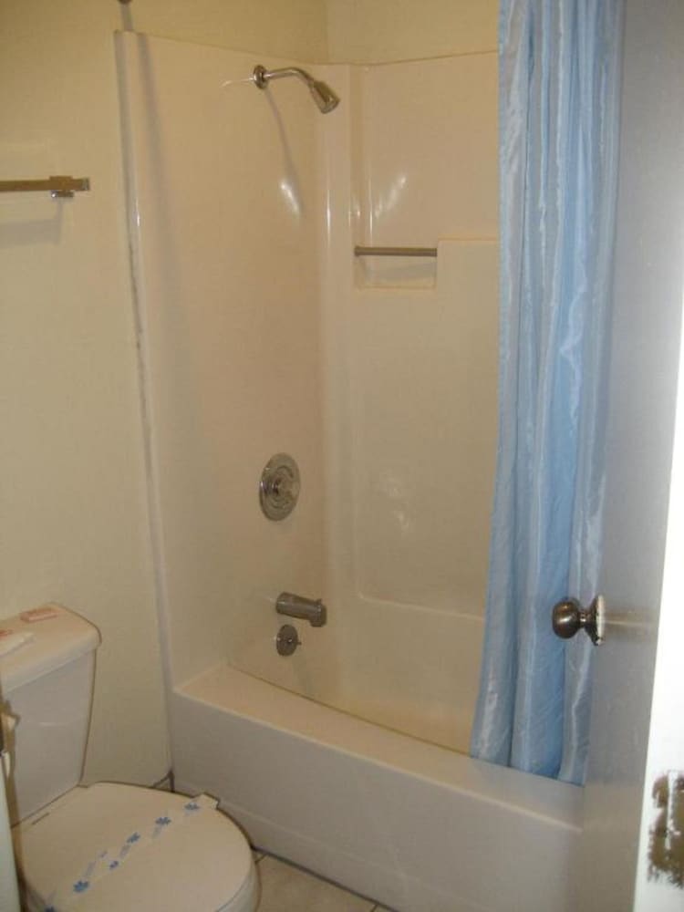 Jamestown Railtown Motel 30/31