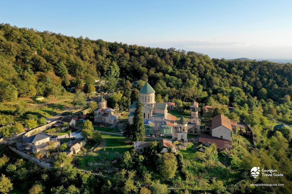 Guest House Caucasus 40/48