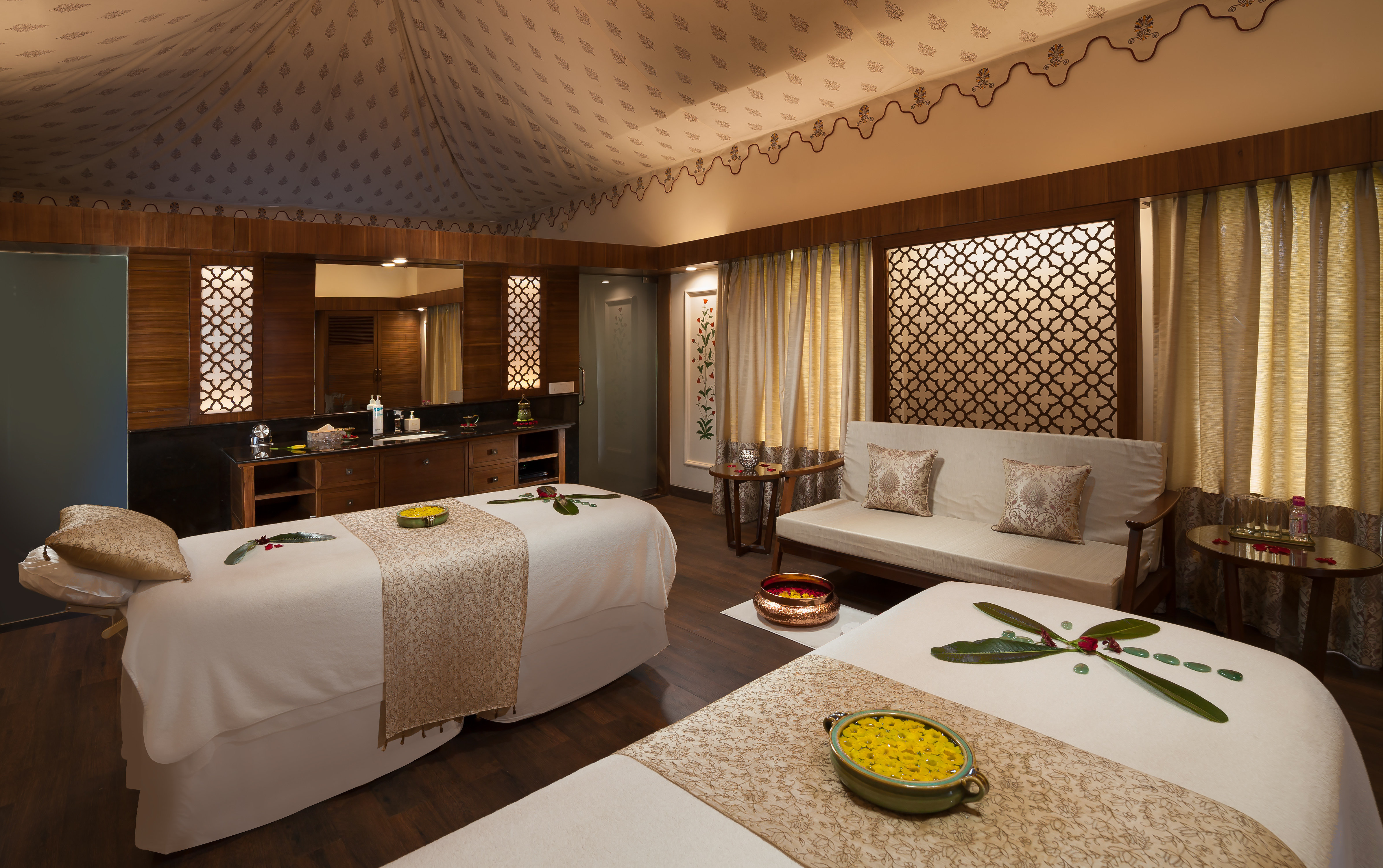 Jai Mahal Palace Jaipur 30/84
