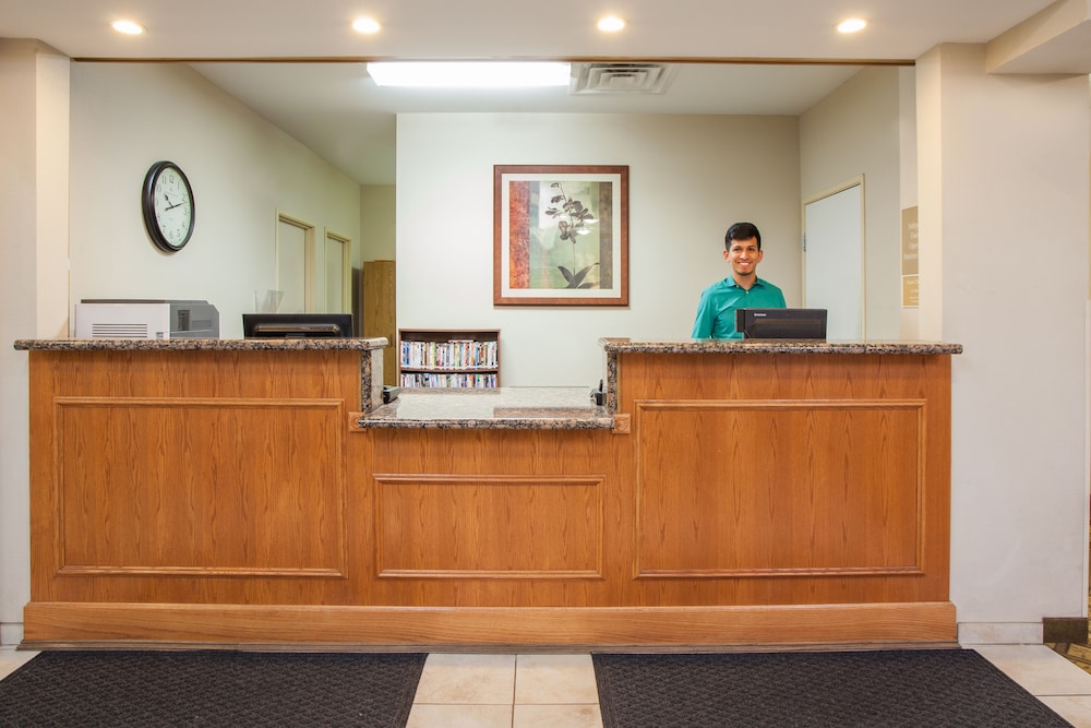 Candlewood Suites Merrillville 10/35