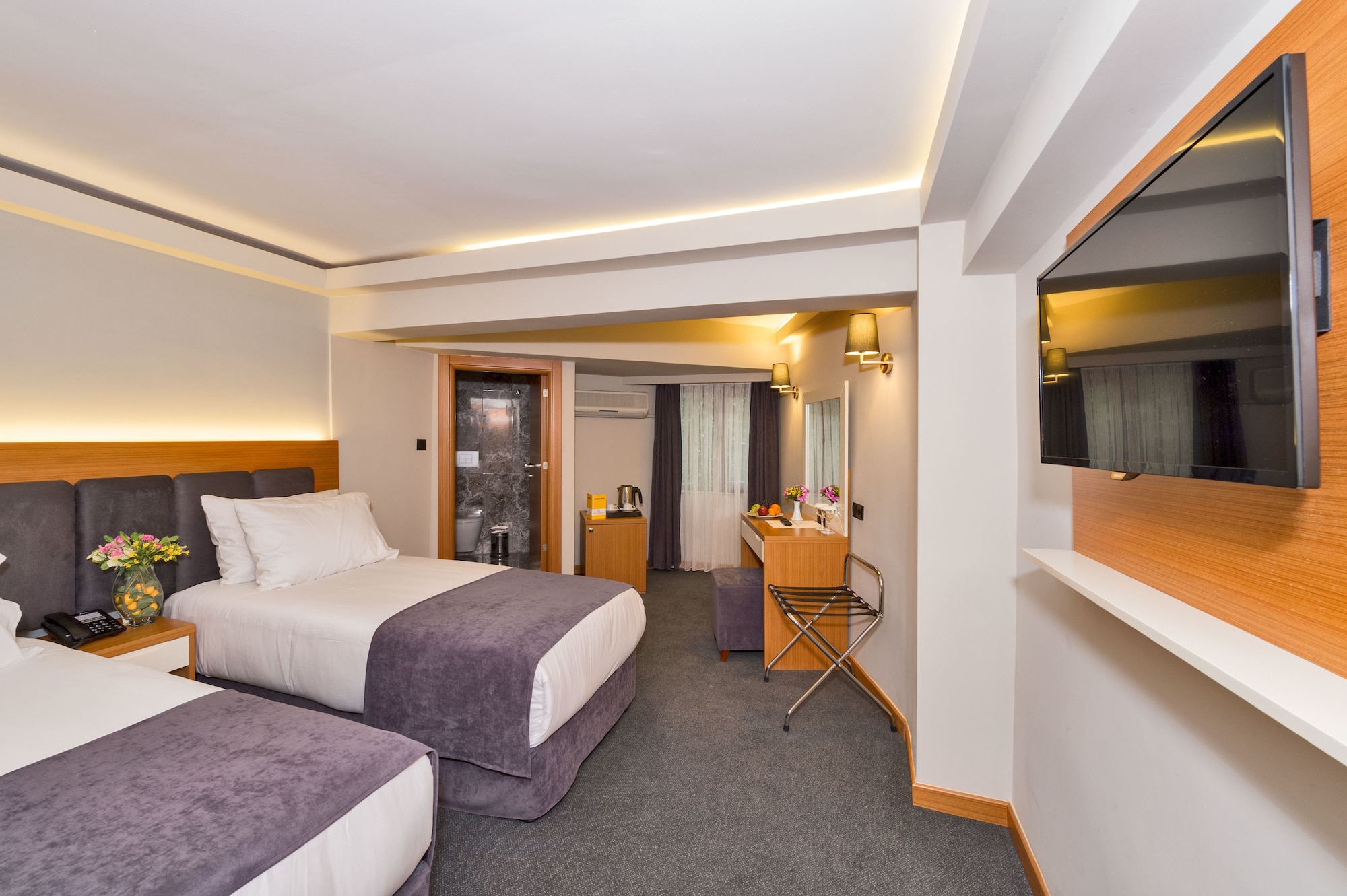 ROOM, TWIN BEDS
