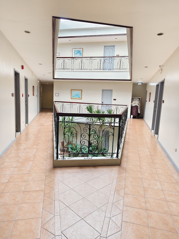 Casa Leticia Business Inn 11/57