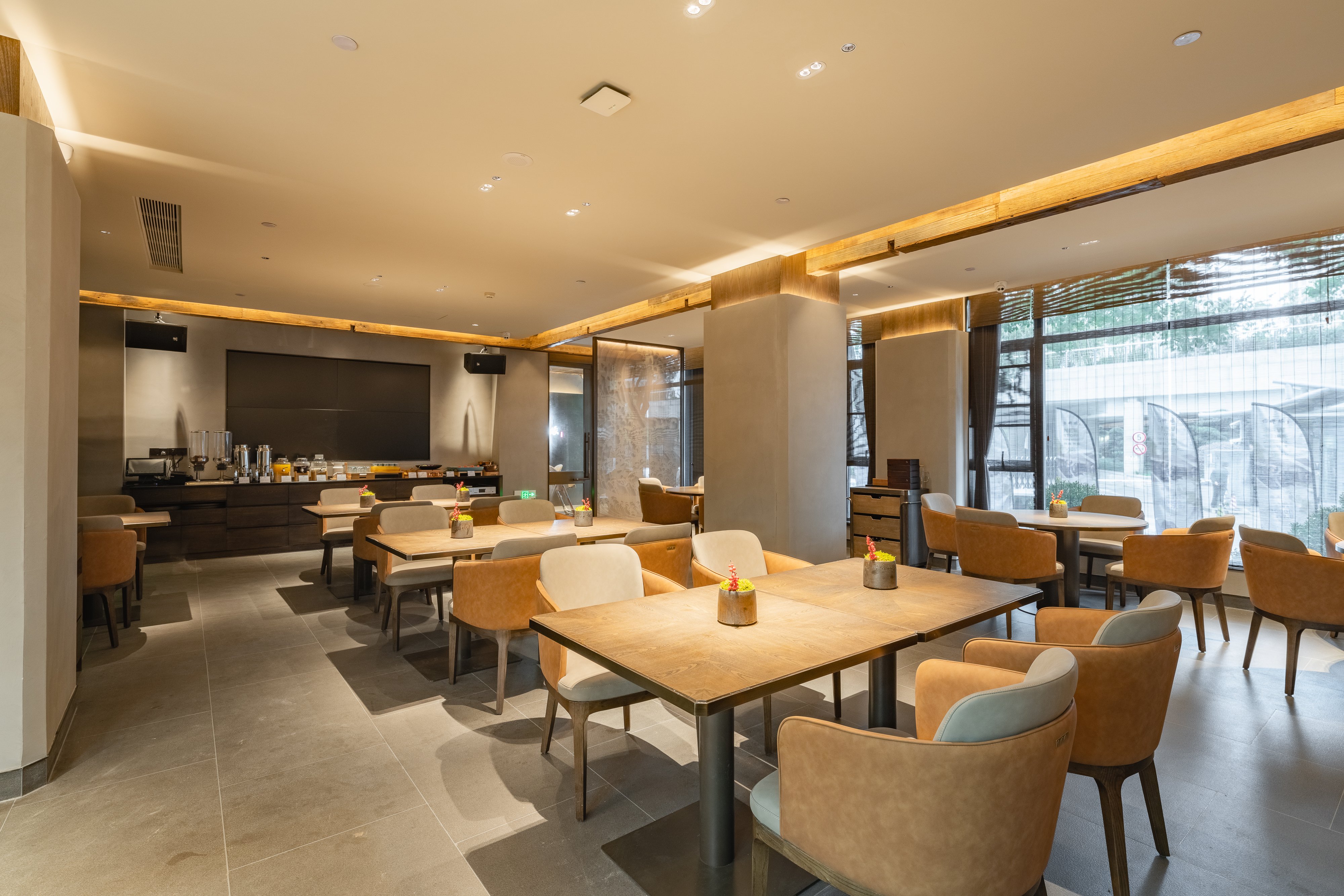 HOLIDAY INN EXPRESS Shanghai Expo Centre 45/50