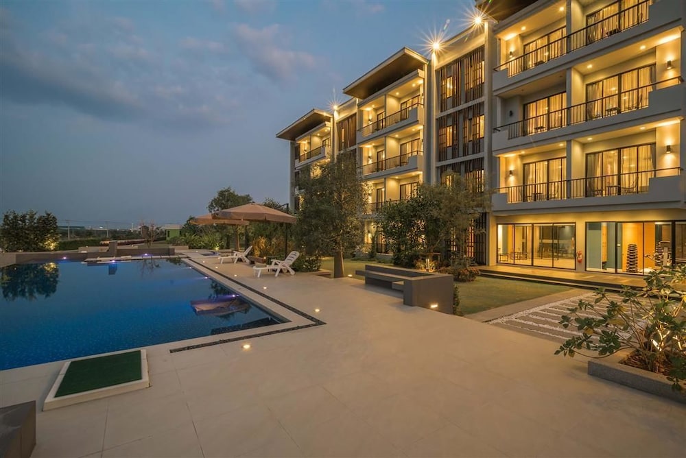 GreenVille Laguna Hotel 5/48
