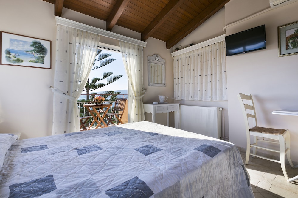 Panorama Fanari Studios Apartments 27/77