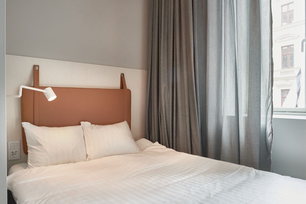 Moment Hotels 23/60