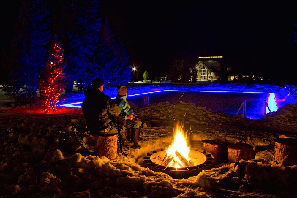 Old Faithful Snow Lodge & Cabins 33/37