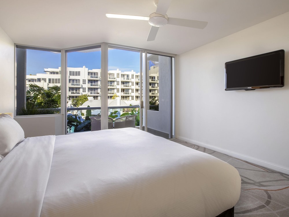 1 BEDROOM, VILLA, POOL SIDE