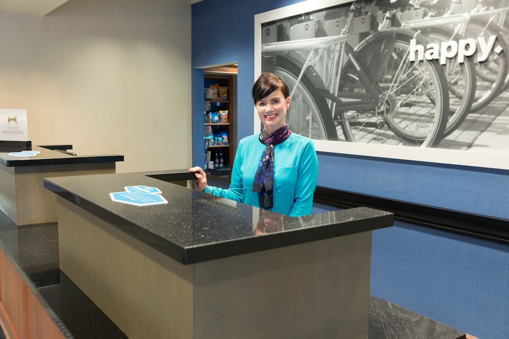 Hampton Inn & Suites Chicago Deer Park 27/44