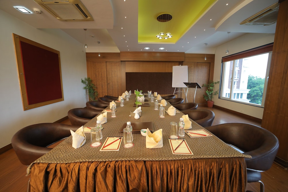 Amantra Comfort Hotel 39/50