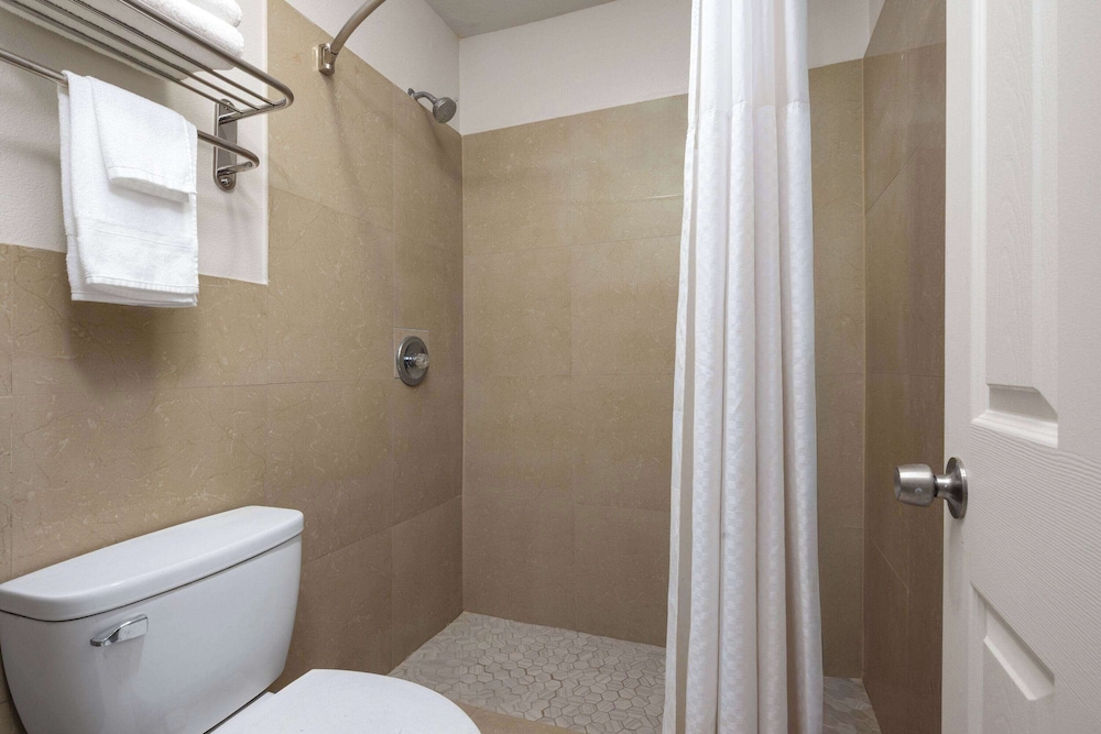 Days Inn By Wyndham Bakersfield Ca 48/55