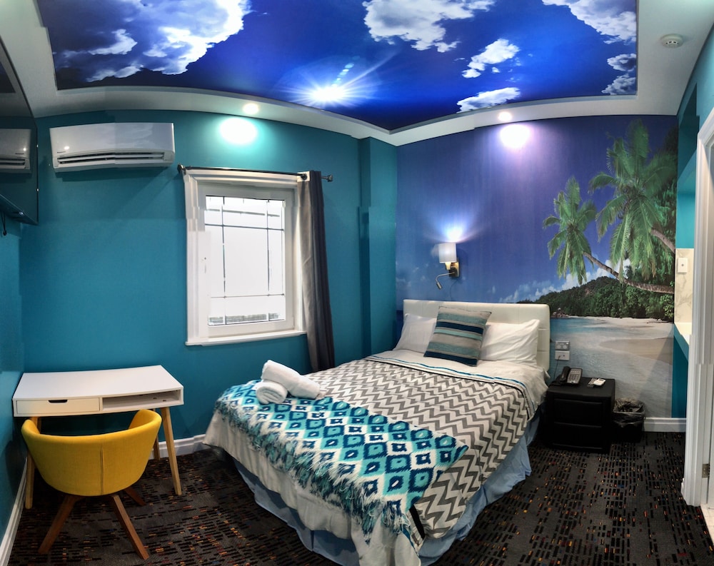Amelia Budget Hotel 11/34