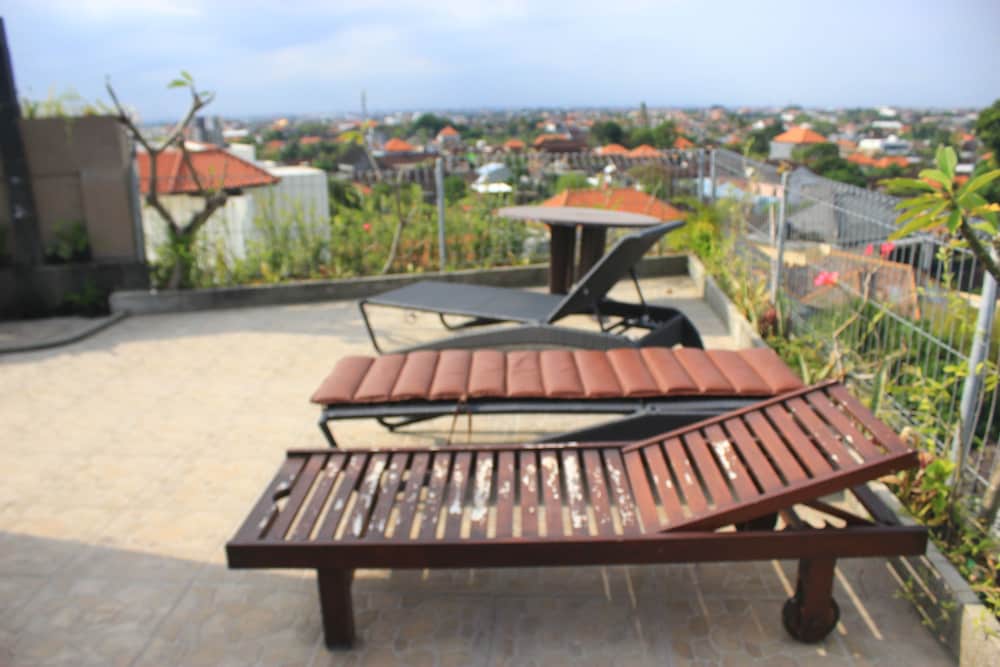 Sans Sunset Point Seminyak 8/69