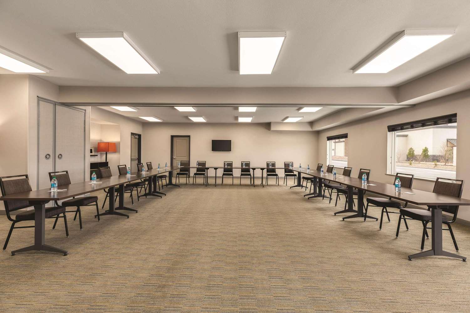 Country Inn & Suites by Radisson Lubbock Southwest, TX 33/39