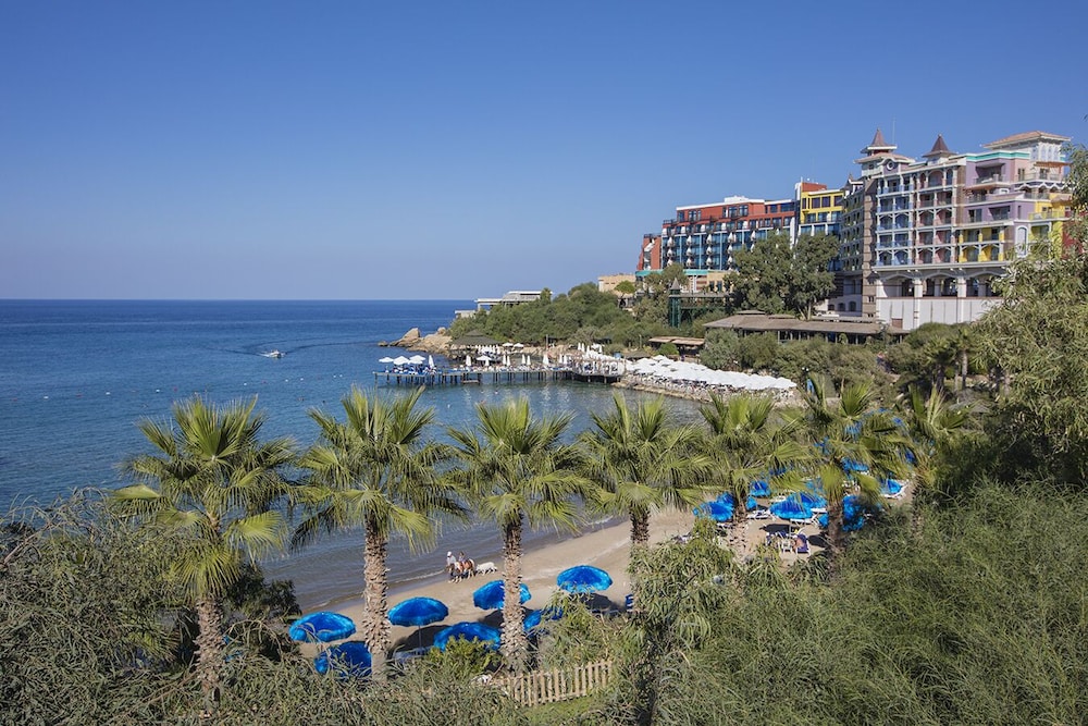 Merit Crystal Cove Hotel Casino & Spa 42/48