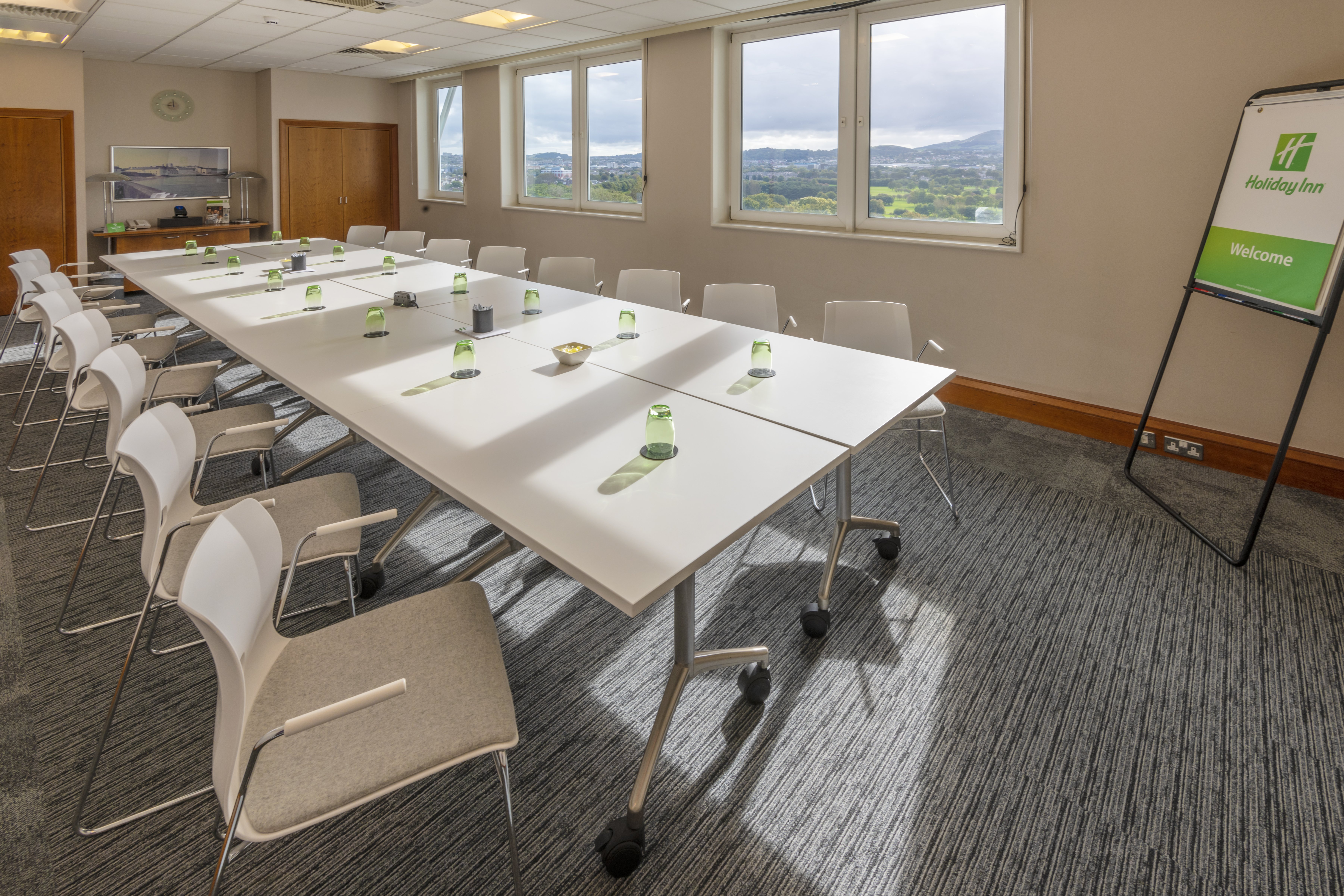 HOLIDAY INN EDINBURGH 43/80