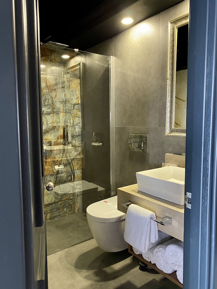 Laur Hotels Experience and Elegance 50/50