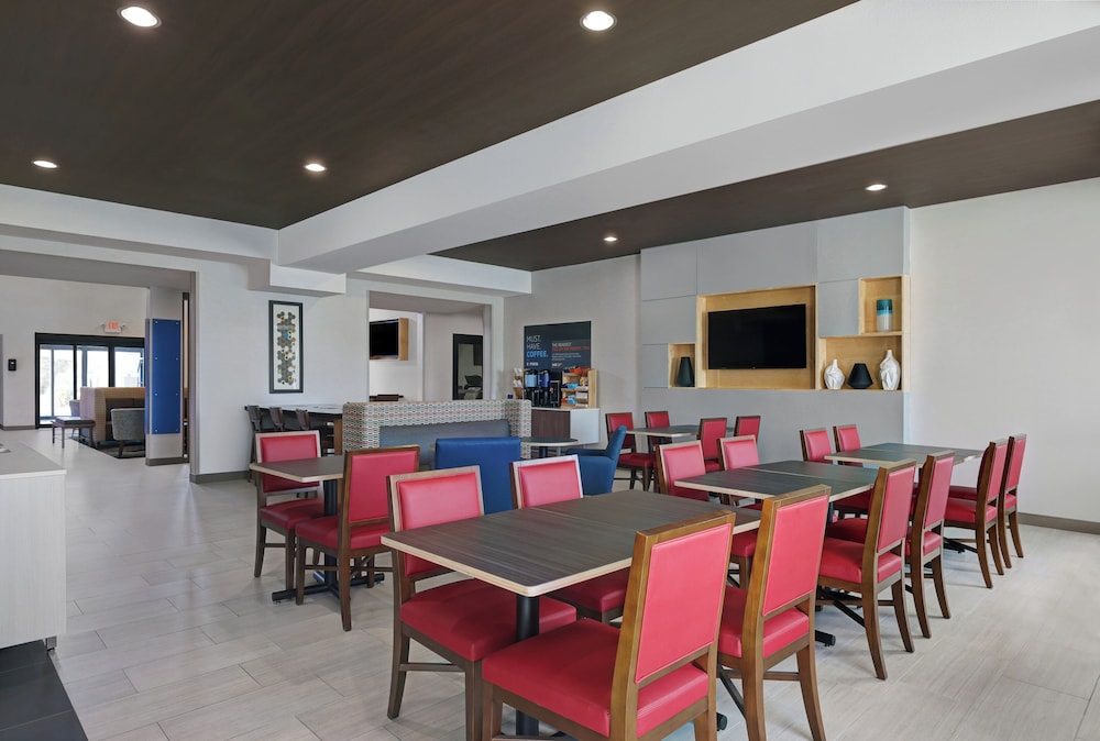 Holiday Inn Express Hotel And Suites Newport 52/76