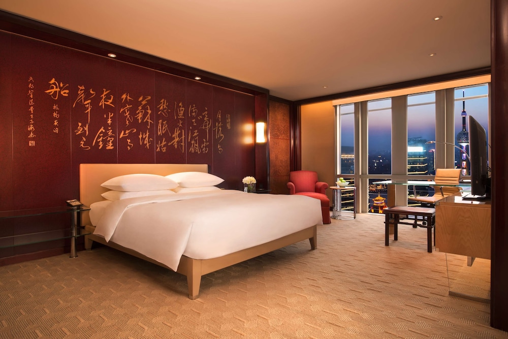 GRAND HYATT SHANGHAI 10/69