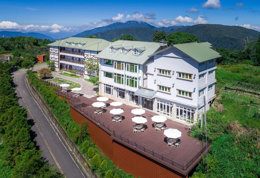 Jun Yue Hanging Garden Resort 9/29