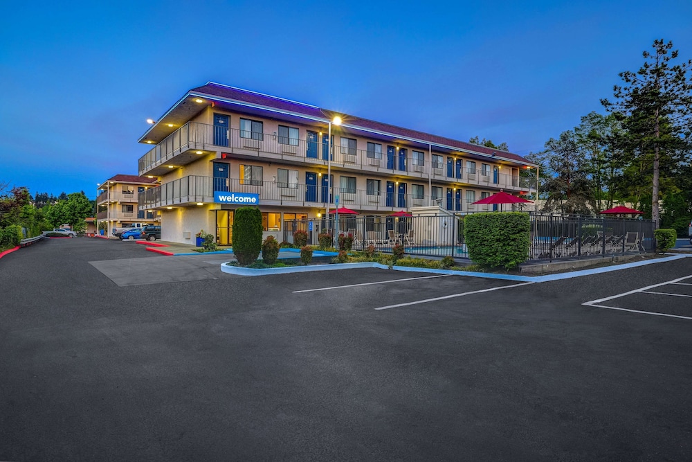 Motel6 Kirkland, WA - North Kirkland 52/58