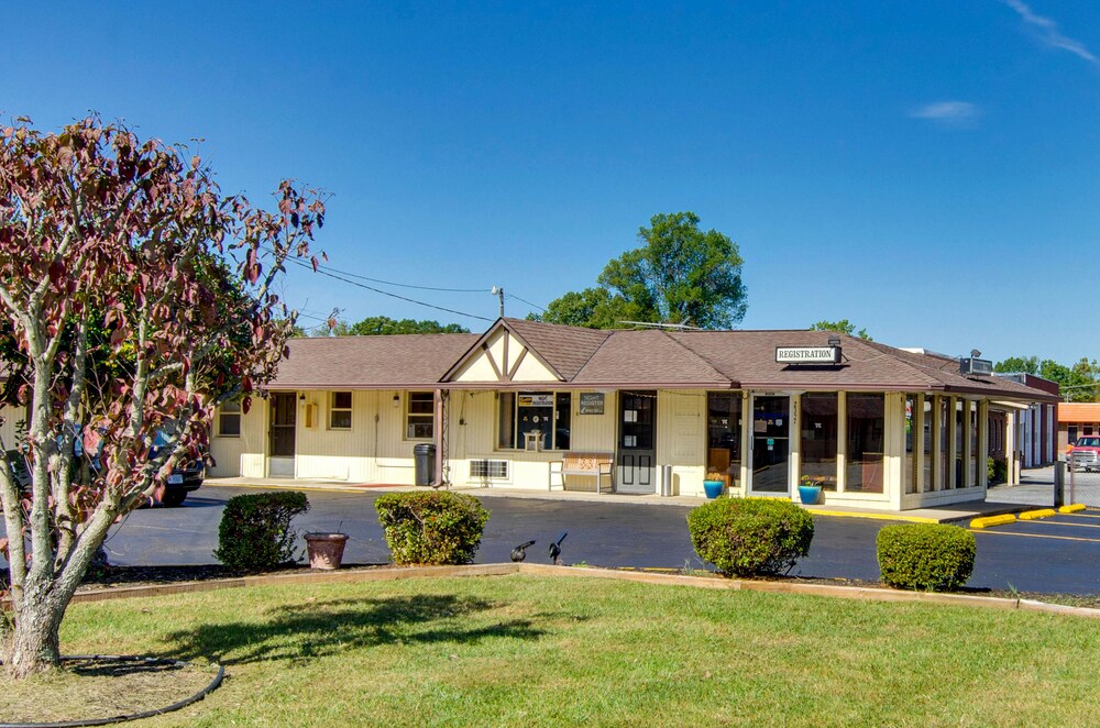 Knights Inn Collinsville Va 1/39