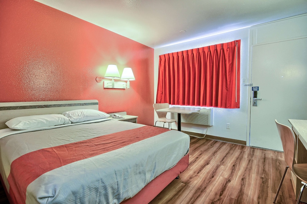 Motel6 Tulare, CA 28/60
