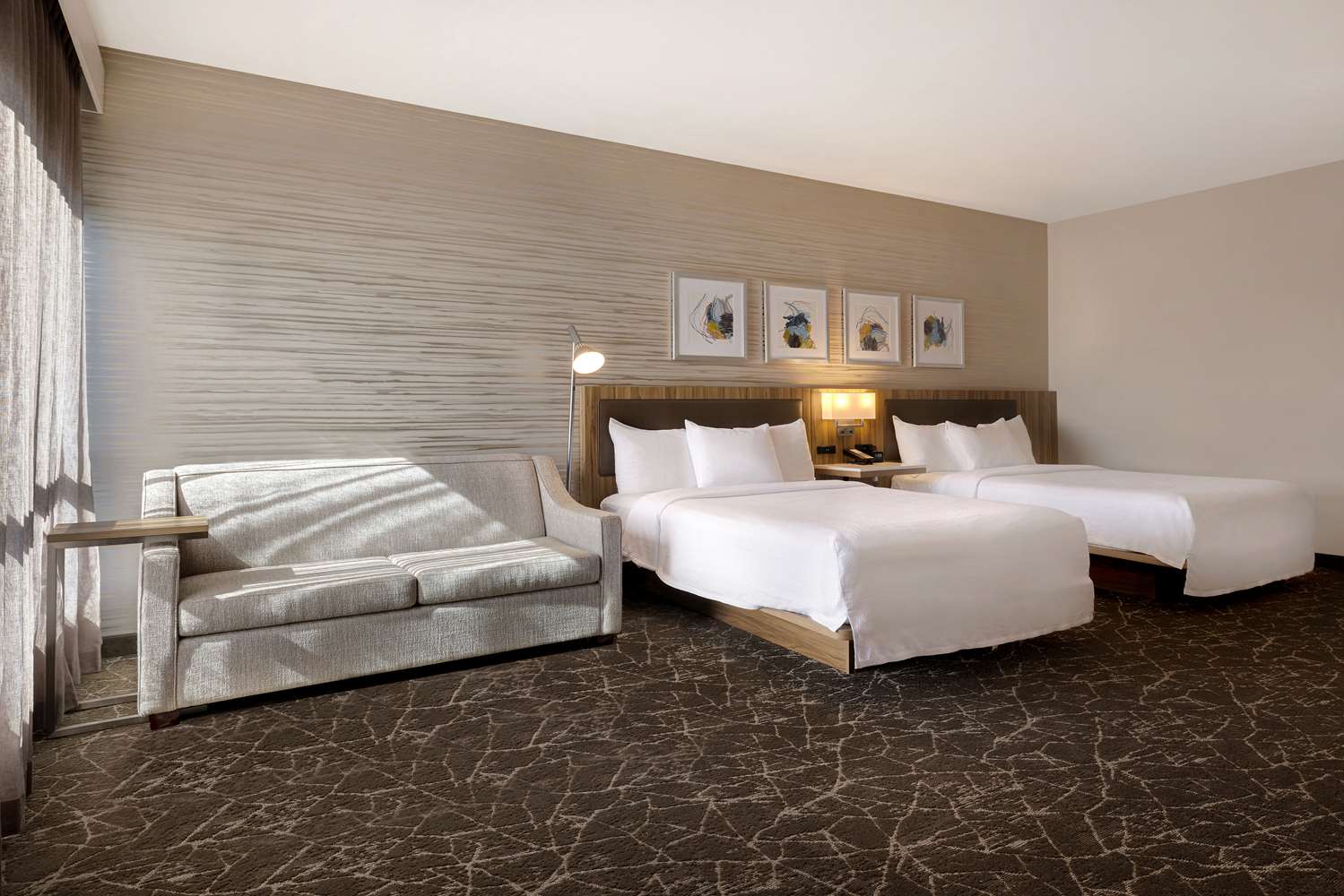 DELUXE, 2 QUEEN BEDS, SOFA