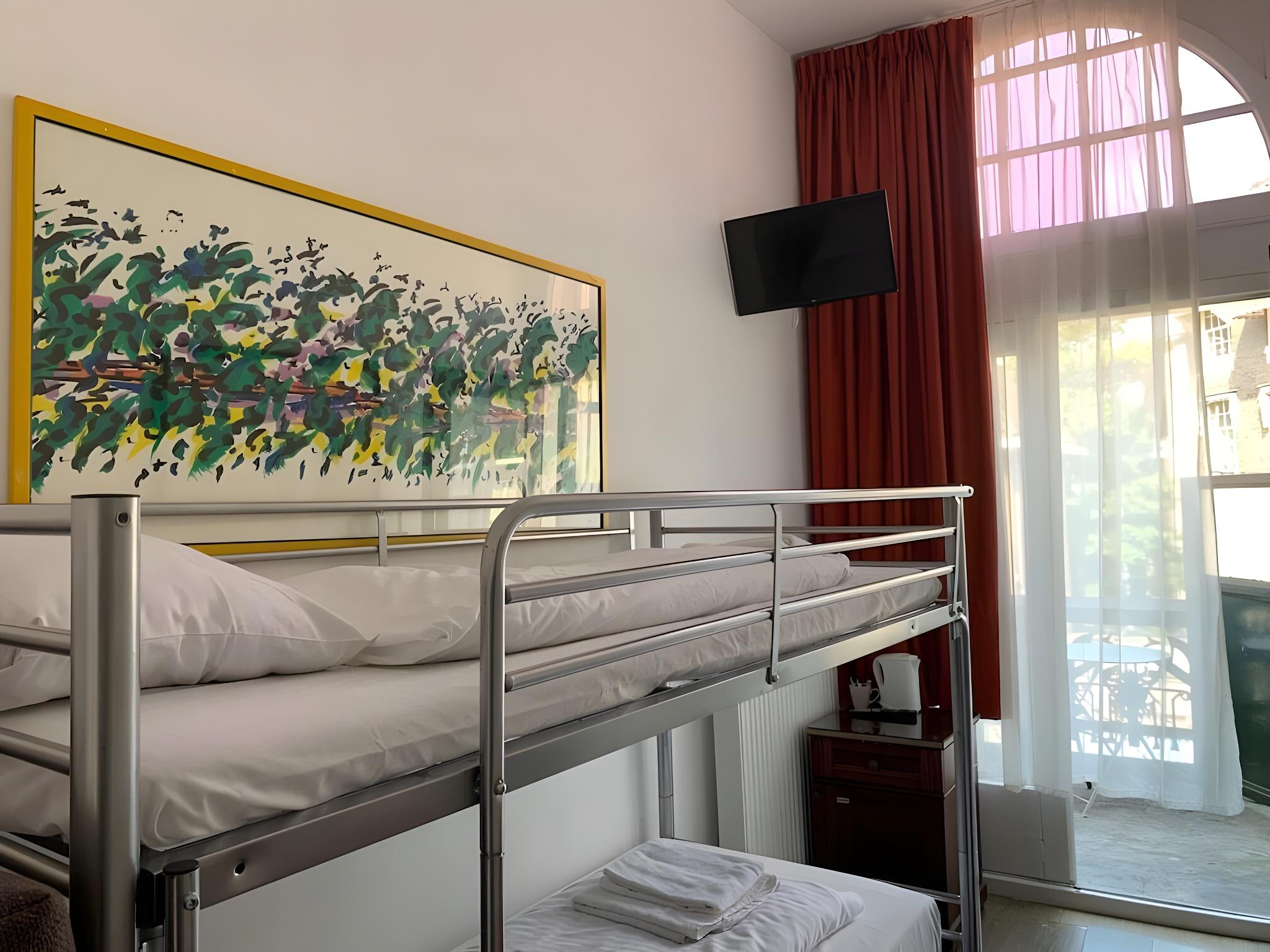 Economy, Twin Beds