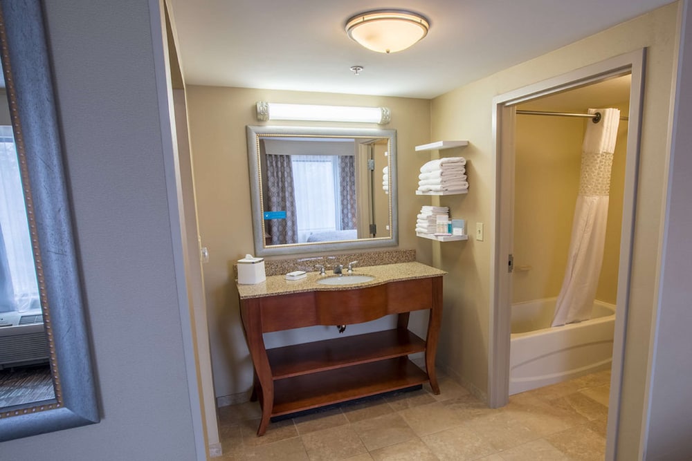 Hampton Inn & Suites Tilton 4/66