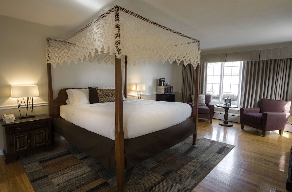 Superior, King Bed, Jetted Tub