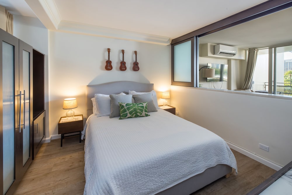 Regency on Beachwalk Waikiki by OUTRIGGER 21/50