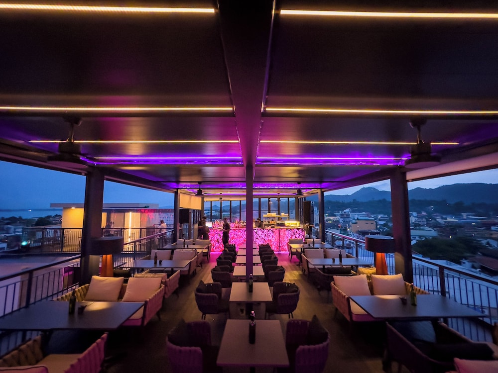 Hotel Xyz 39/49
