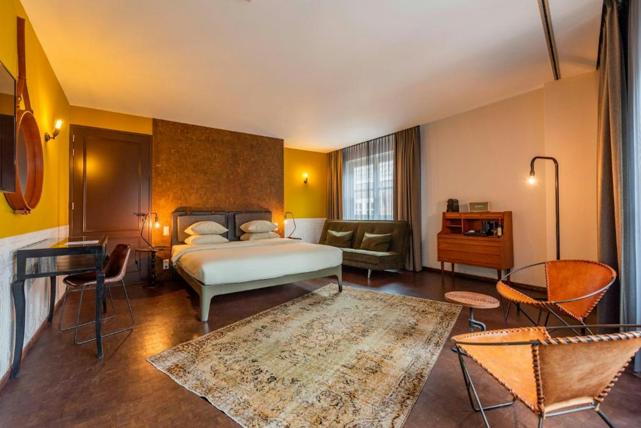 Room at Hotel V Nesplein, AMSTERDAM